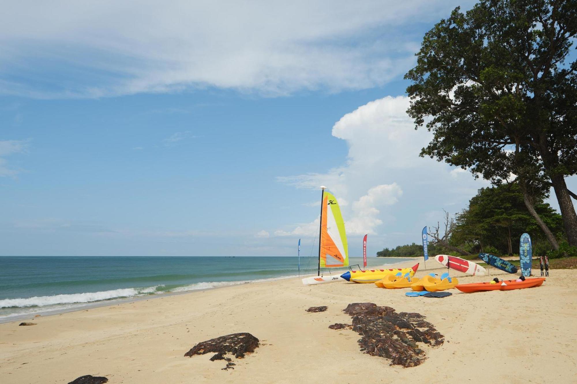 The Westin Desaru Coast Resort Buitenkant foto Beach at the resort