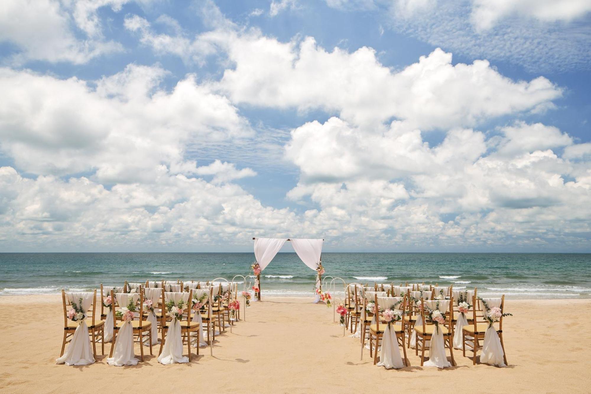 The Westin Desaru Coast Resort Buitenkant foto Beach wedding