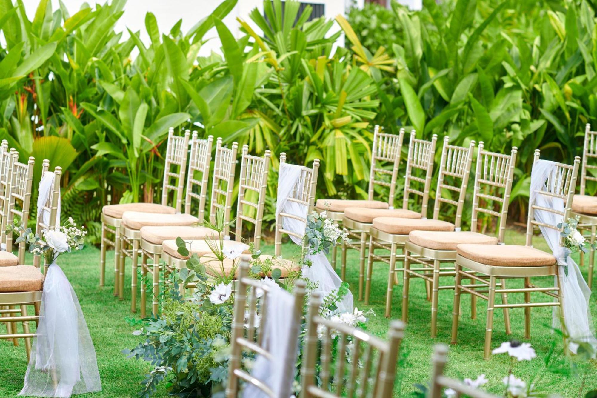 The Westin Desaru Coast Resort Buitenkant foto Chivari chairs at a wedding