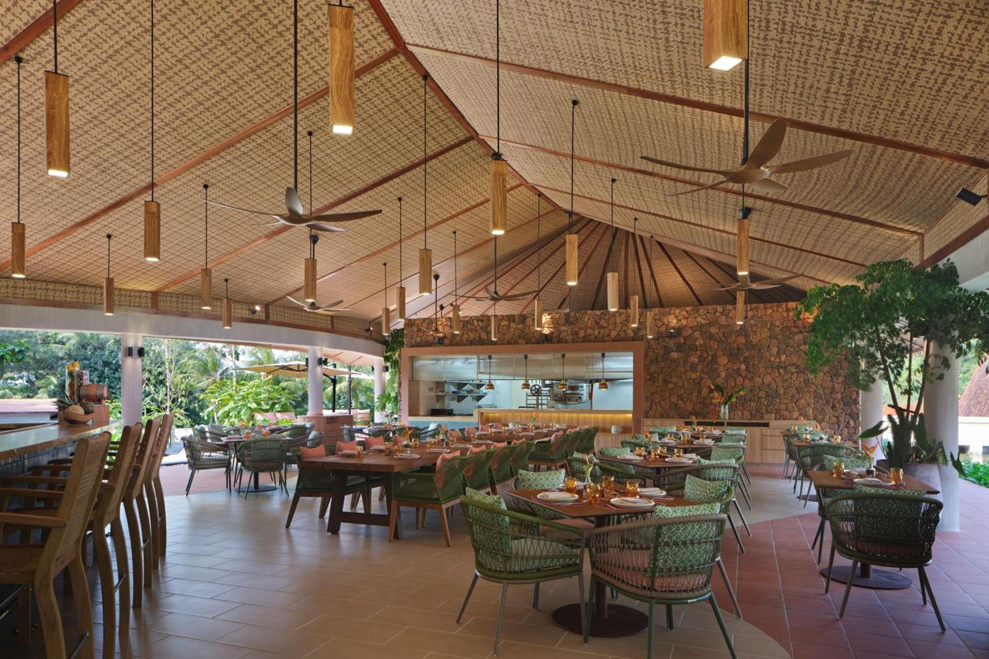 The Westin Desaru Coast Resort Buitenkant foto The interior of the restaurant