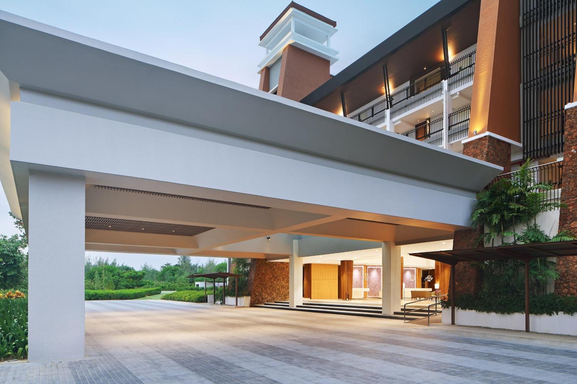 The Westin Desaru Coast Resort Buitenkant foto The hotel's entrance