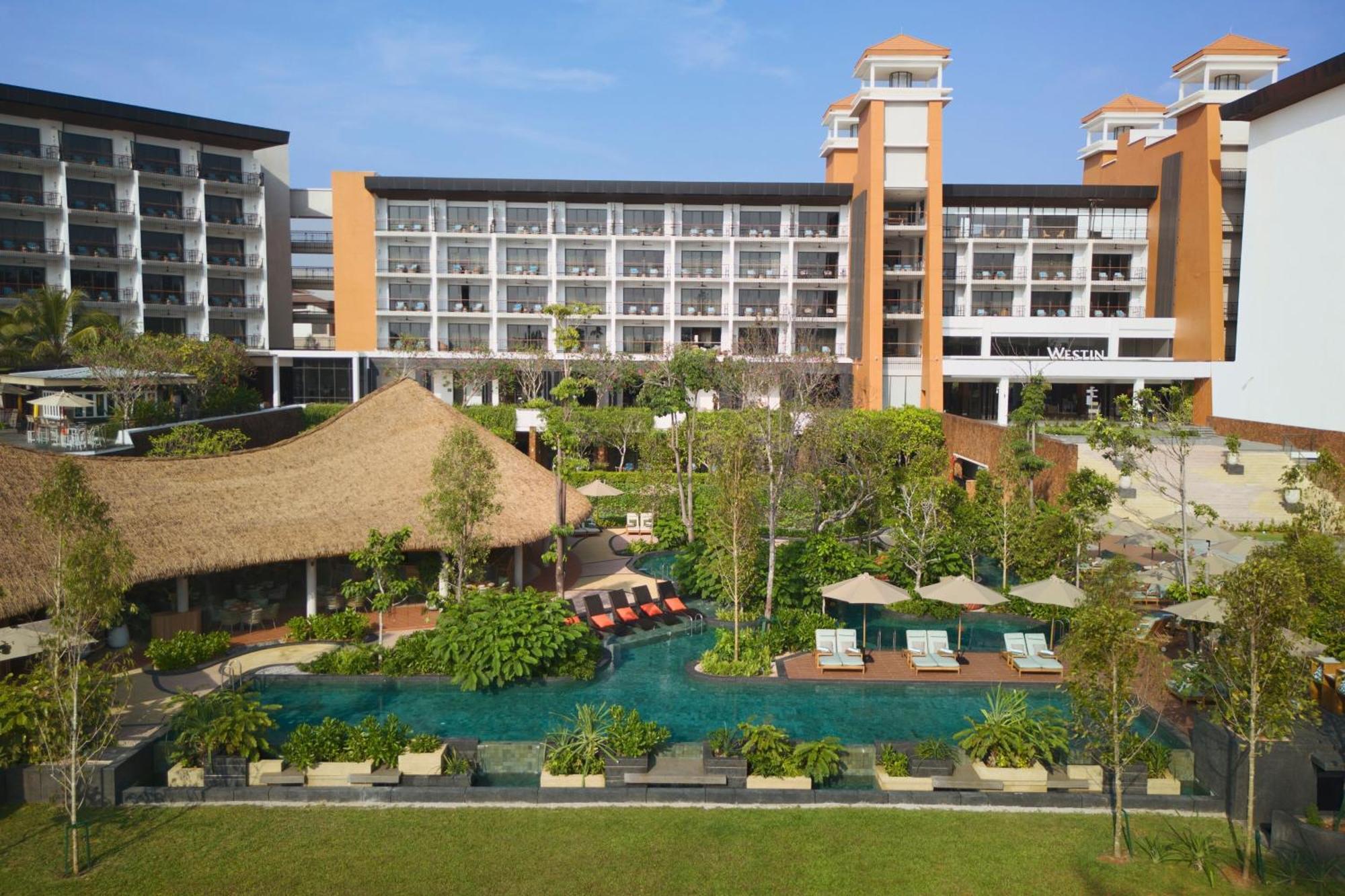 The Westin Desaru Coast Resort Buitenkant foto The hotel's main building